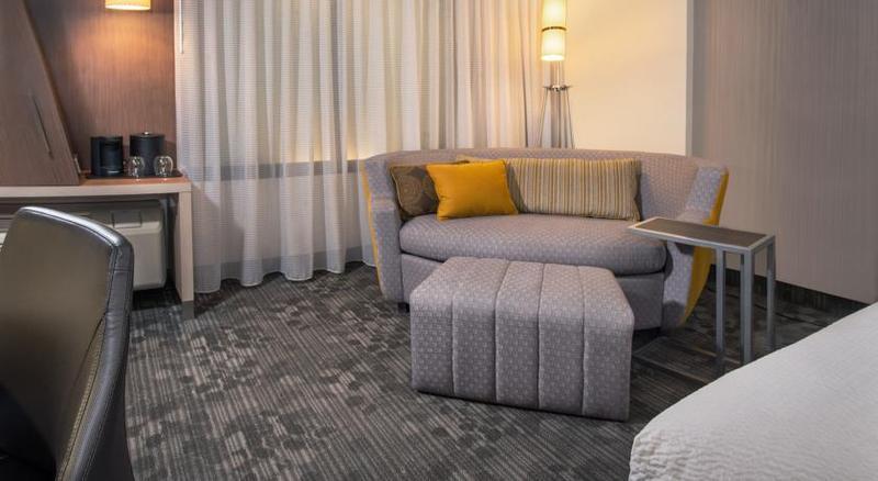 Courtyard By Marriott Toronto 3*