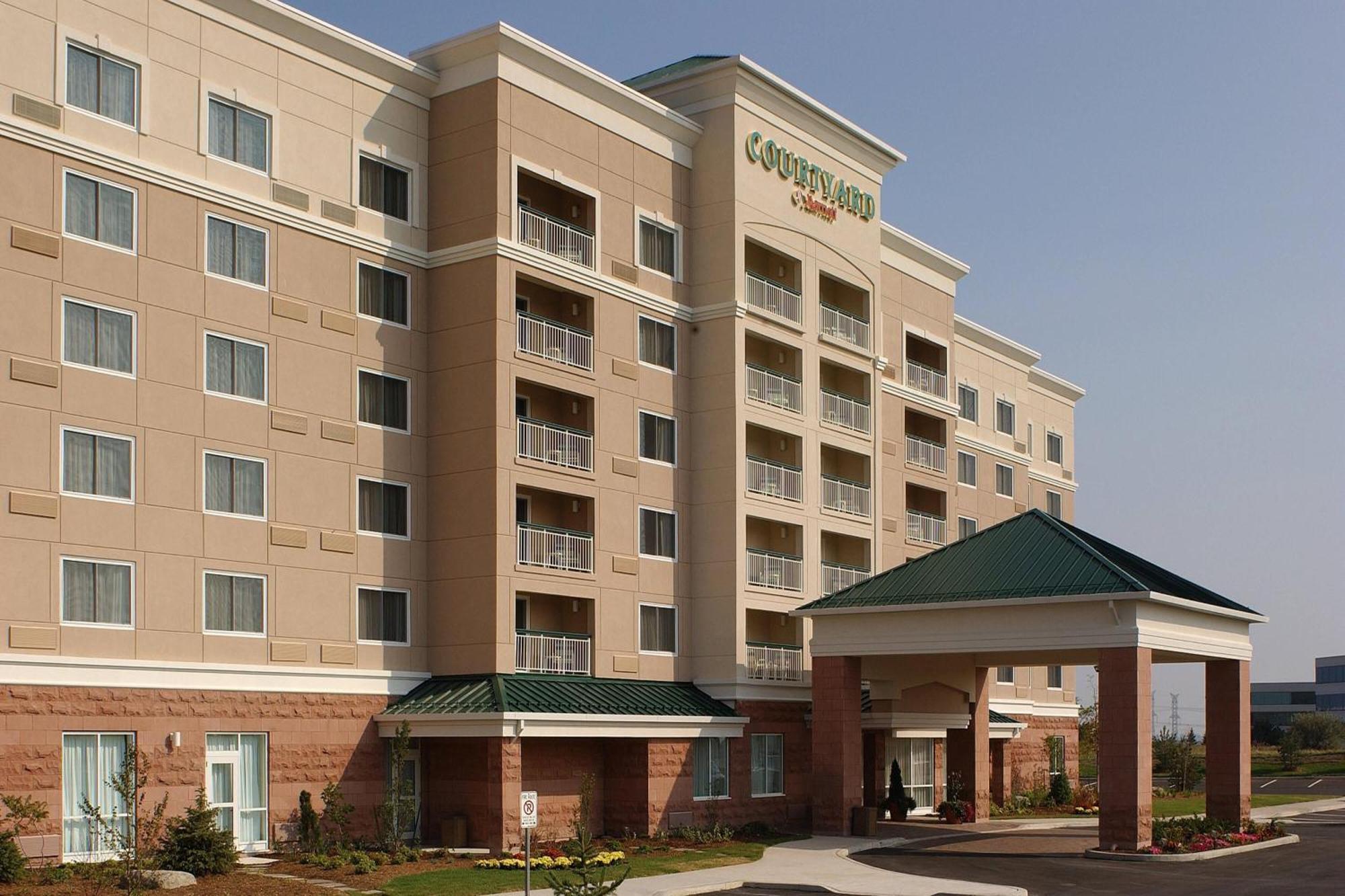 Hotel Courtyard By Marriott Toronto 3*