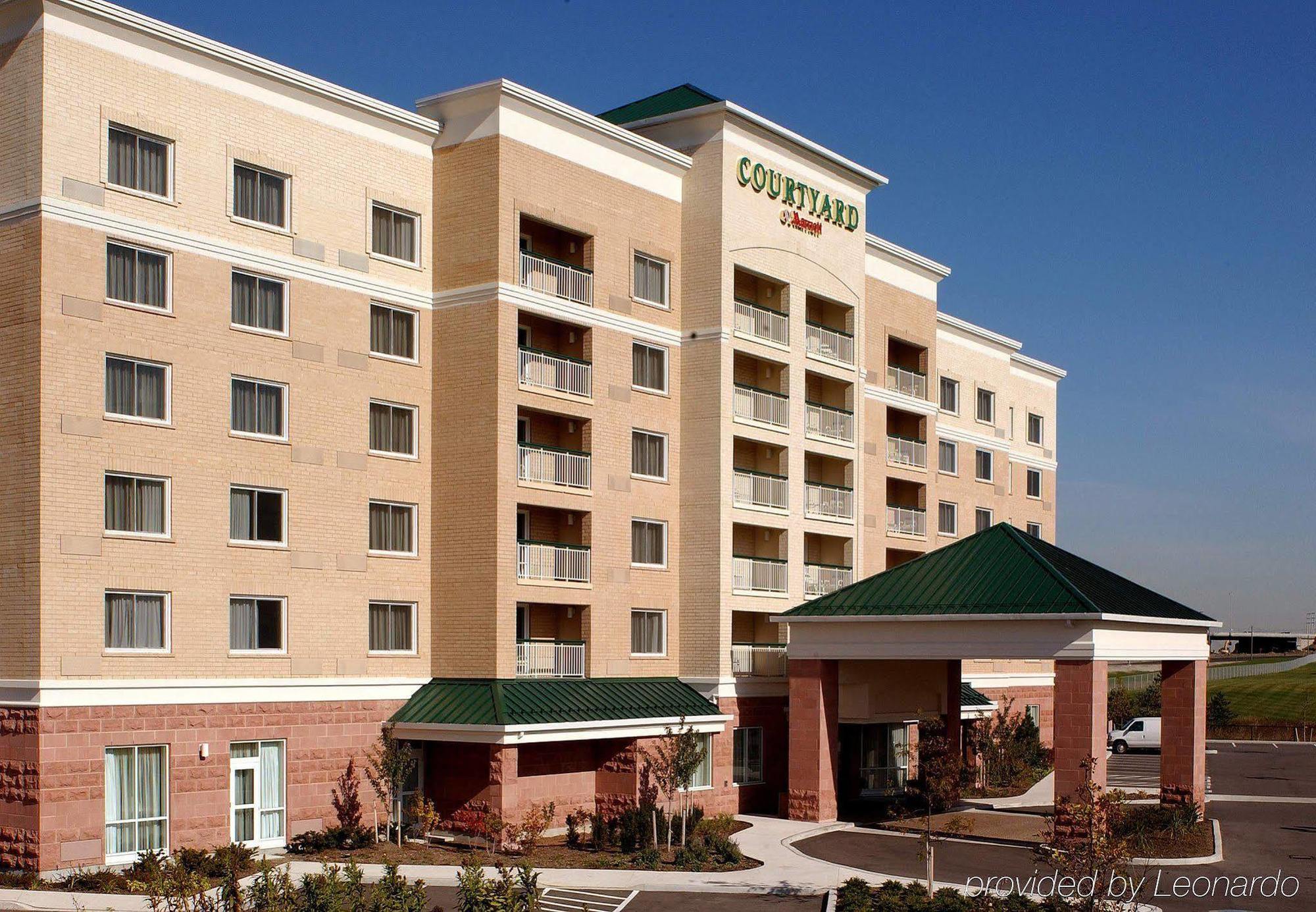 Courtyard By Marriott Toronto 3*