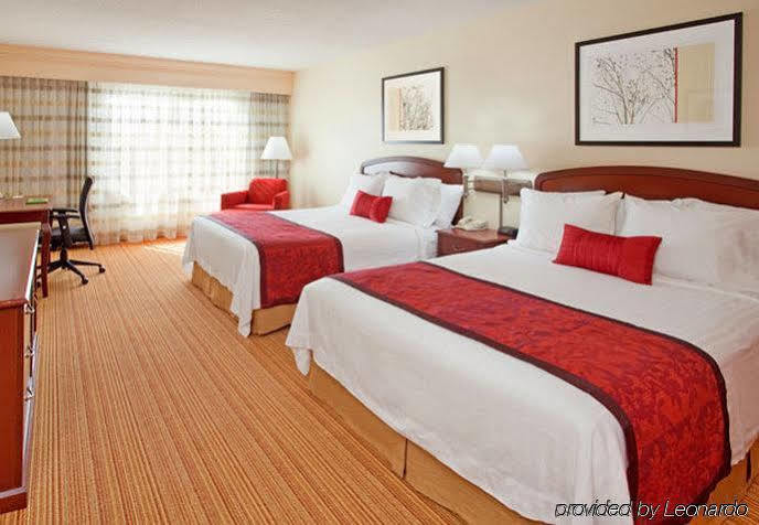 Courtyard By Marriott Toronto Hotel
