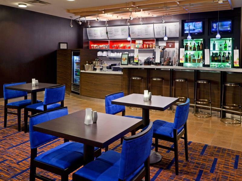 Hotel Courtyard By Marriott Toronto 3*